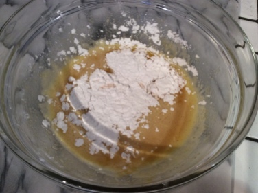 mélange oeufs-cajou-sucre et la fécule+l'agar-agar par-dessus